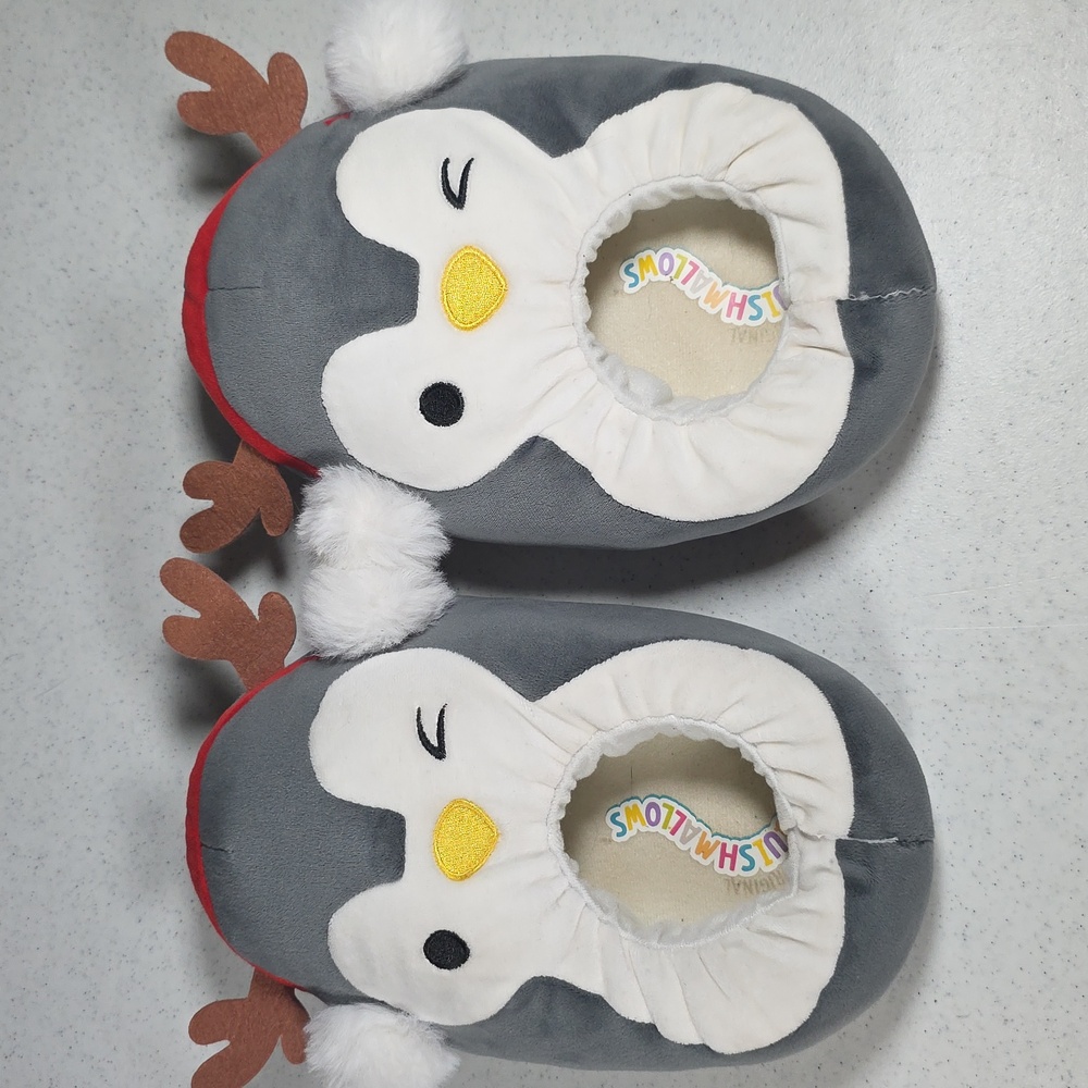 Squishmallows Penguin Kids Slippers in Gray and White Kids size 4/5